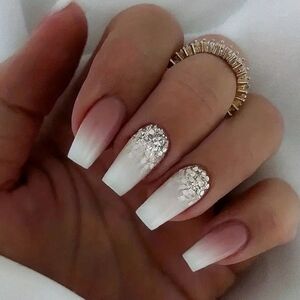 24 Pieces Fake press on nails